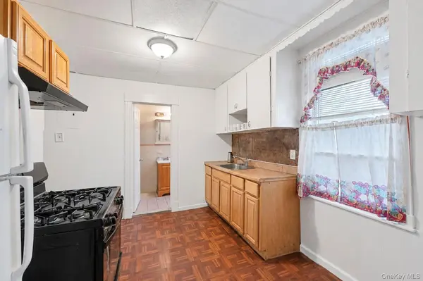 212 Edwards PL, Yonkers, NY 10703