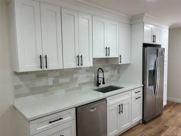 5 Orleans GN, Coram, NY 11727