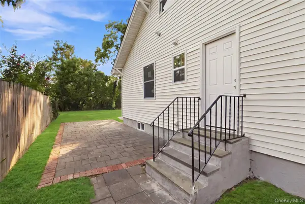 16 West DR, Bay Shore, NY 11706