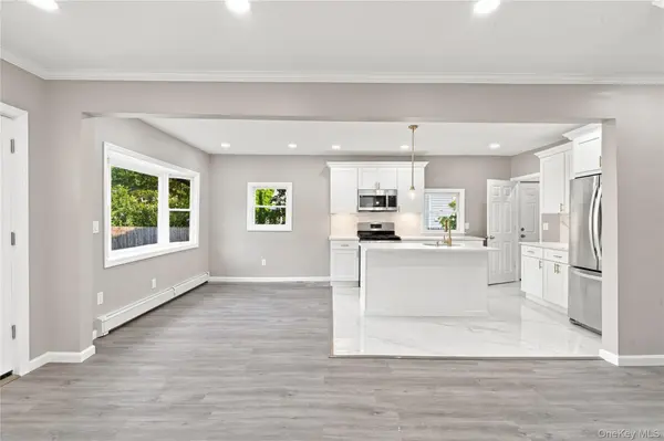 16 West DR, Bay Shore, NY 11706