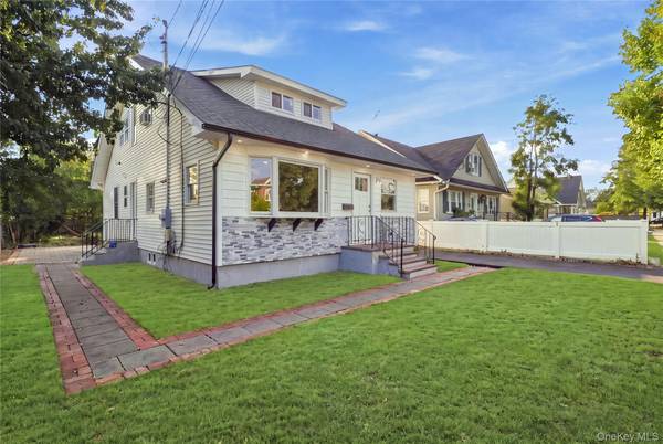 16 West DR, Bay Shore, NY 11706