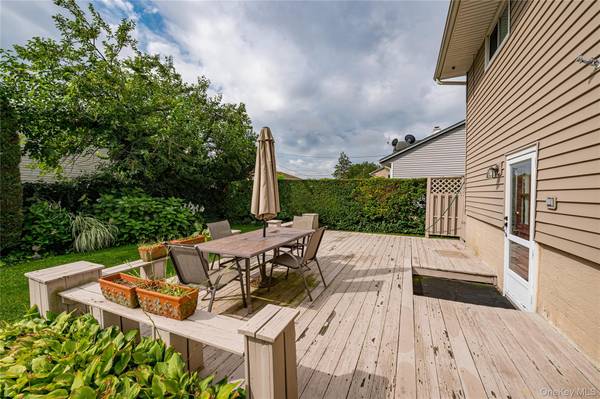 14 Westmoreland RD, Hicksville, NY 11801