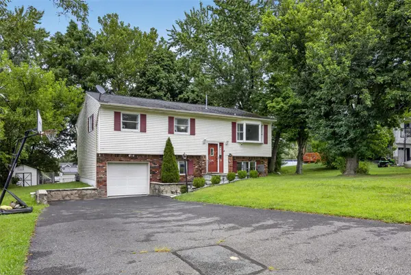 32 Surrey RD, Chester, NY 10918