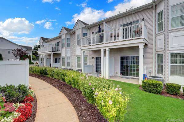 41 Spring DR, Seaford, NY 11783