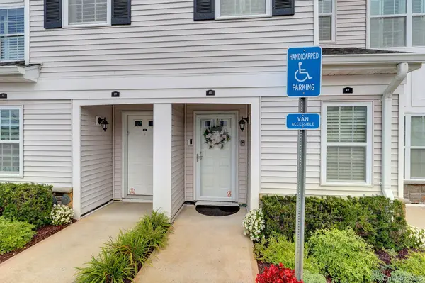 41 Spring DR, Seaford, NY 11783