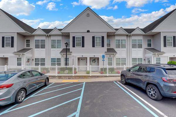 41 Spring DR, Seaford, NY 11783