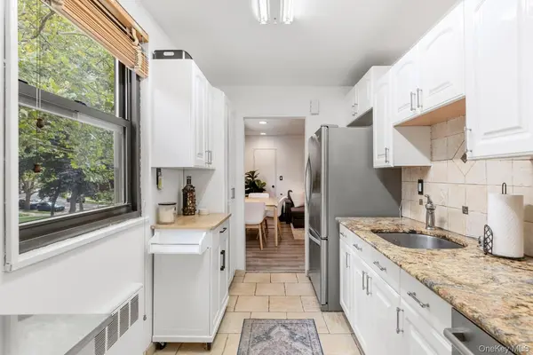 58 09 246th Crescent #upper unit, Douglaston, NY 11362