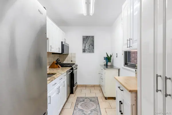 58 09 246th Crescent #upper unit, Douglaston, NY 11362