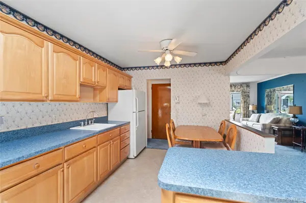 110 Barwick BLVD, Mineola, NY 11501