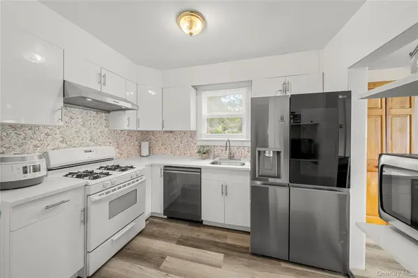 6 Littleworth LN, Sea Cliff, NY 11579