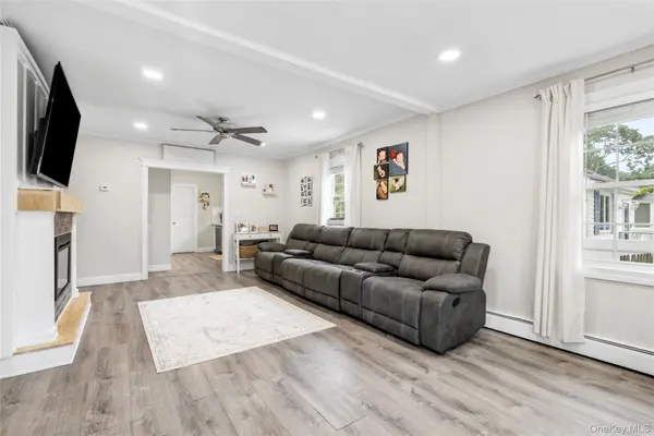 42 S Washington AVE, Centereach, NY 11720