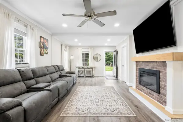 42 S Washington AVE, Centereach, NY 11720