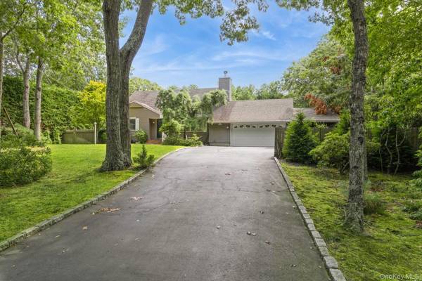 10 W Landing RD, Hampton Bays, NY 11946