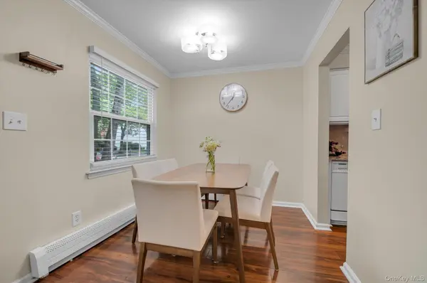 1108 Towne House VLG, Hauppauge, NY 11749