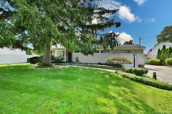 204 Franklin ST, Massapequa Park, NY 11762