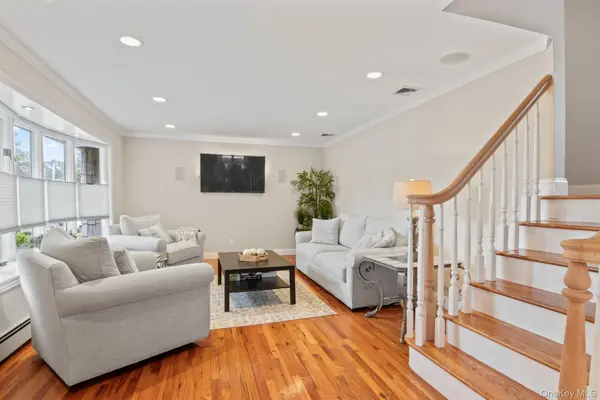 115 N John ST, Massapequa, NY 11758