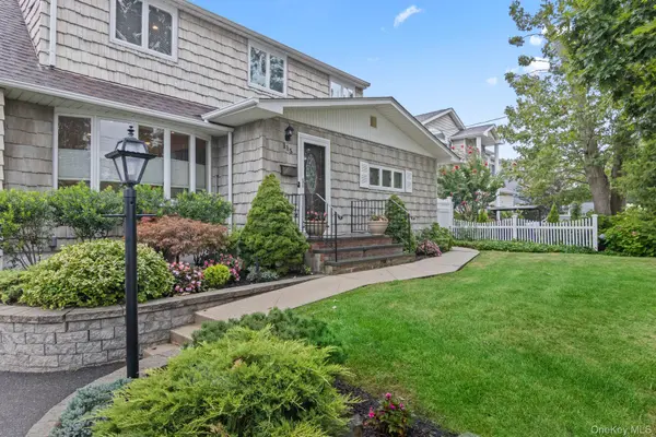 115 N John ST, Massapequa, NY 11758