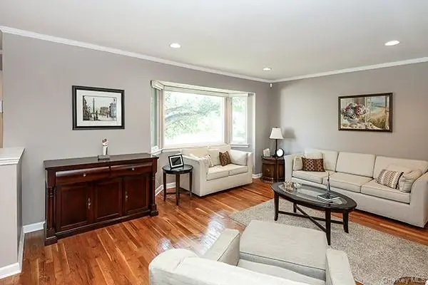 1102 Lawrence RD, Bellmore, NY 11710