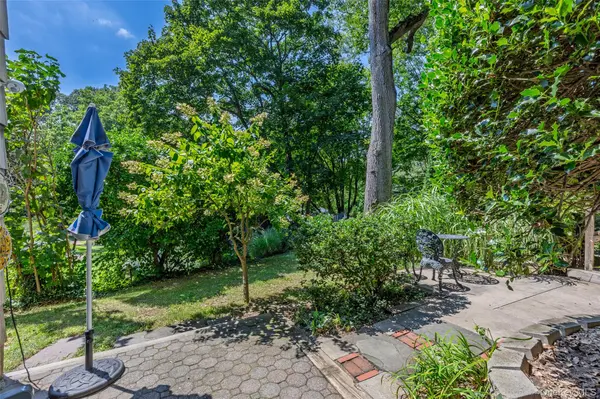 3 Lane M, Huntington, NY 11743