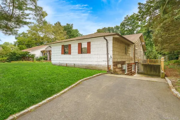 4 Rose CT, Centereach, NY 11720