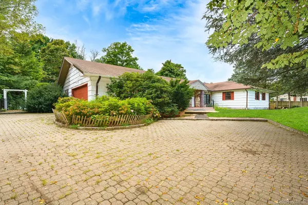 4 Rose CT, Centereach, NY 11720