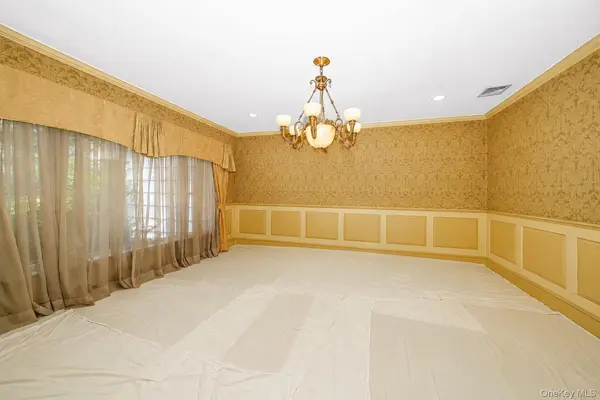 4 Rose CT, Centereach, NY 11720