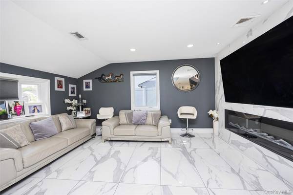 4185 Harriet RD, Bethpage, NY 11714