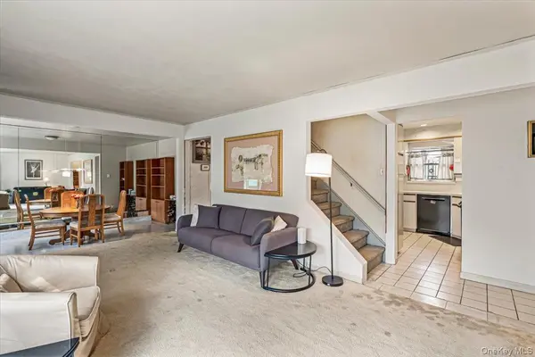 3001 Tinker DR, Oceanside, NY 11572