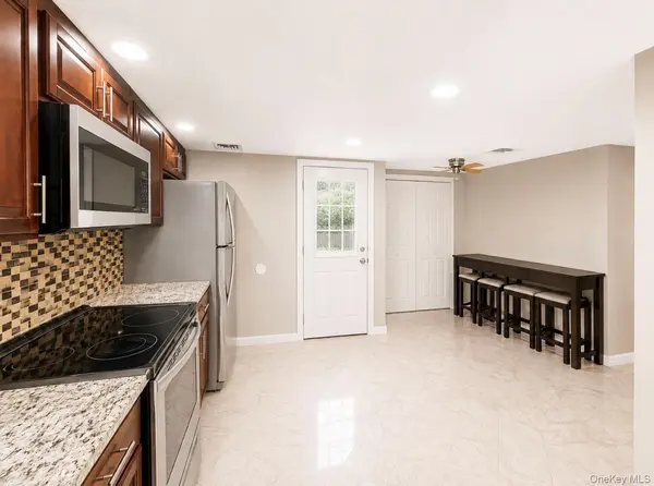 16 Belair RD, Selden, NY 11784