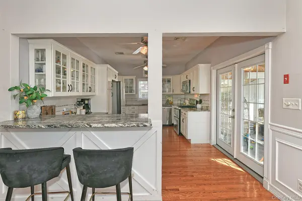 48 Lake ST, Lindenhurst, NY 11757