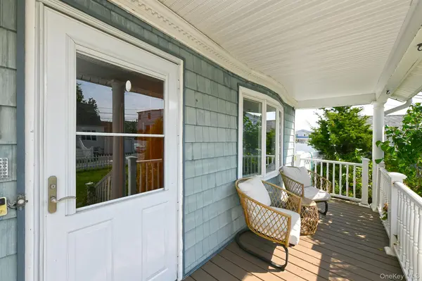 48 Lake ST, Lindenhurst, NY 11757