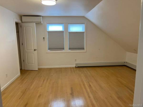 55 Centre ST, Woodmere, NY 11598