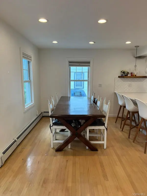 55 Centre ST, Woodmere, NY 11598