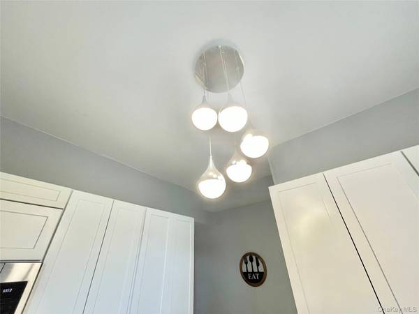 61-20 Grand Central Pkwy #A1503, Forest Hills, NY 11375