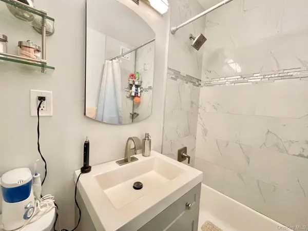 61-20 Grand Central Pkwy #A1503, Forest Hills, NY 11375