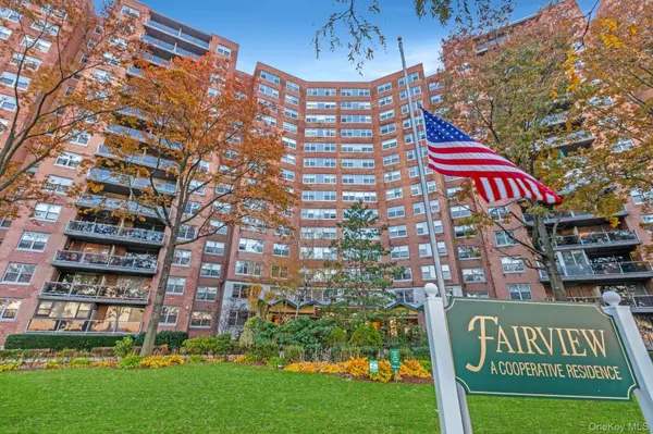 61-20 Grand Central Pkwy #A1402, Forest Hills, NY 11375