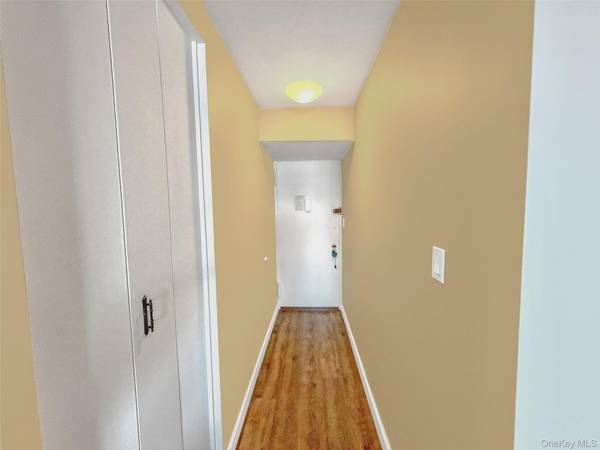 61-20 Grand Central Pkwy #A1008, Forest Hills, NY 11375