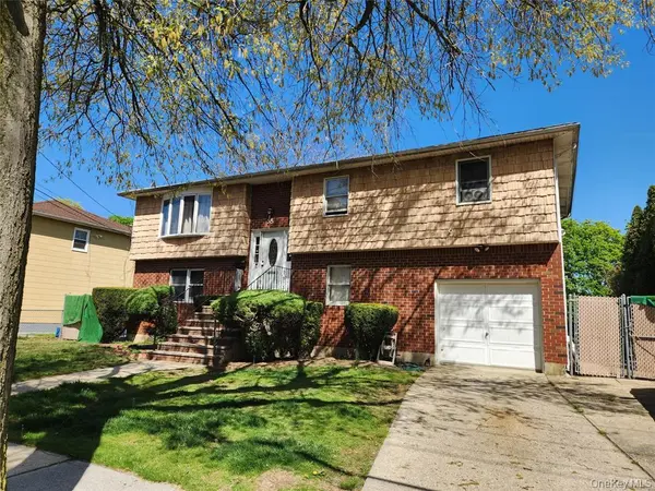 35 Mulford PL, Hempstead, NY 11550