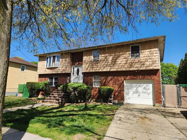 35 Mulford PL, Hempstead, NY 11550