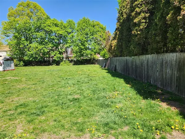 35 Mulford PL, Hempstead, NY 11550