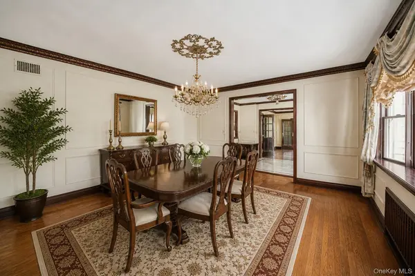 23 Center DR, Malba, NY 11357