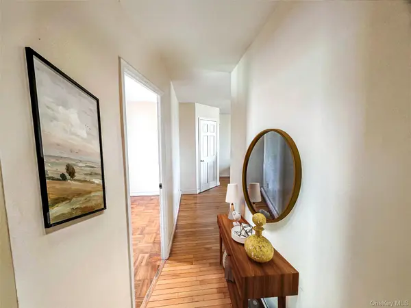 61-20 Grand Central Pkwy #A901, Forest Hills, NY 11375