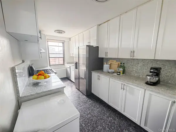 61-20 Grand Central Pkwy #A901, Forest Hills, NY 11375
