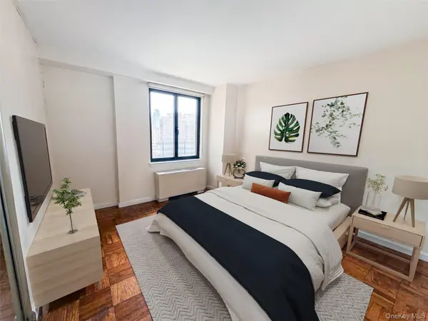 61-20 Grand Central Pkwy #A901, Forest Hills, NY 11375