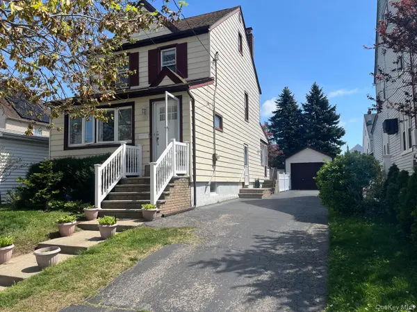 89 Carstairs RD, Valley Stream, NY 11581