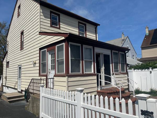 89 Carstairs RD, Valley Stream, NY 11581