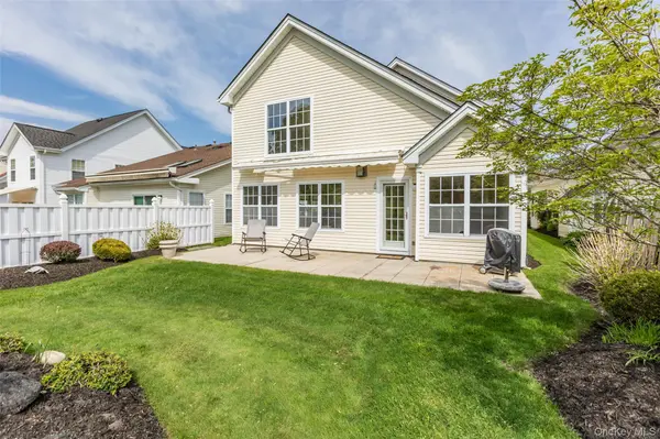 6 Julia CIR #6, Middle Island, NY 11953