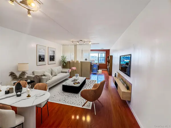 61-20 Grand Central Pkwy #C1100, Forest Hills, NY 11375