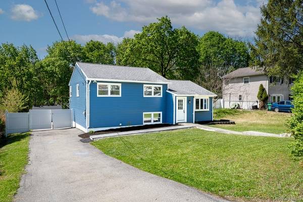 22 Oriole DR, Poughkeepsie, NY 12601
