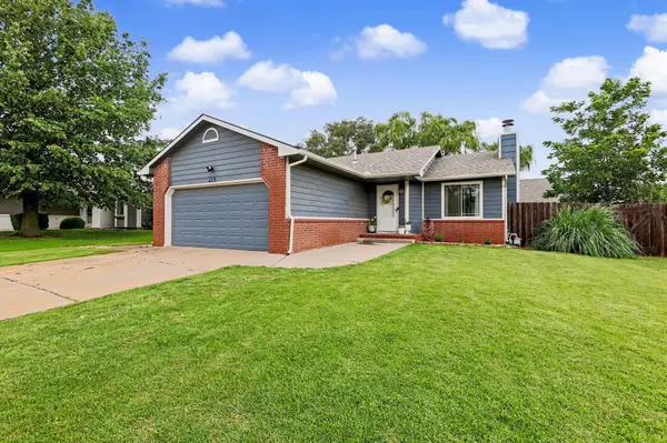 214 E Country Walk, Mulvane, KS 67110